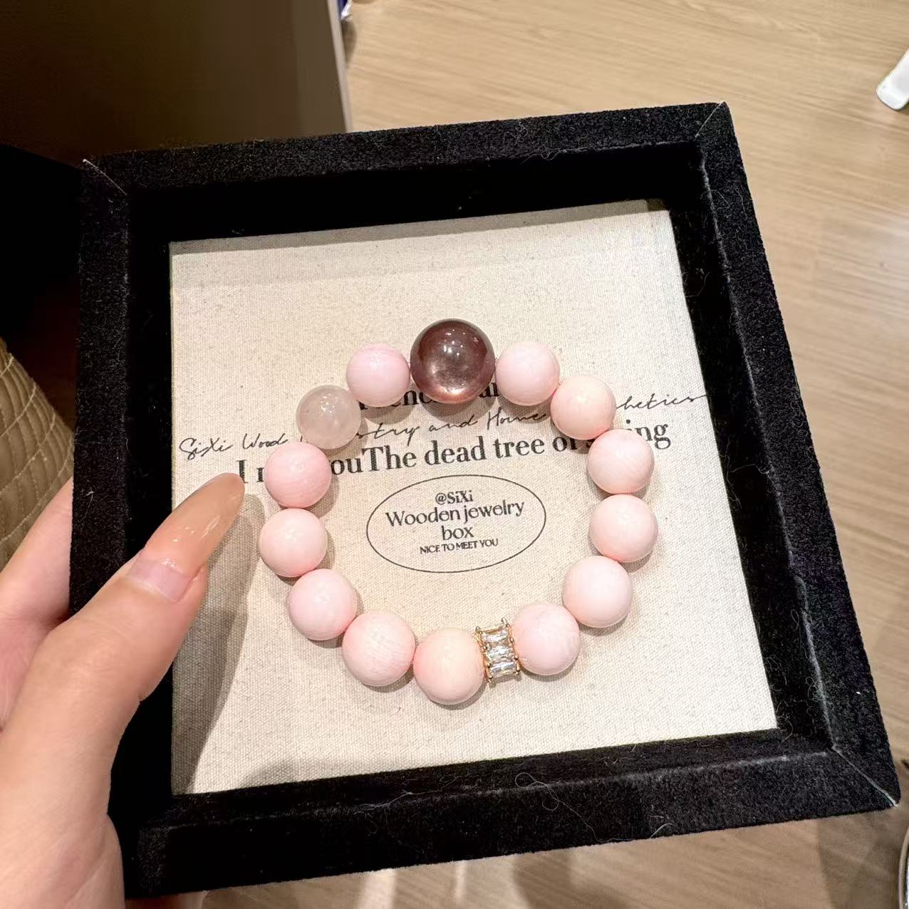 Queen shall with Lepidolite