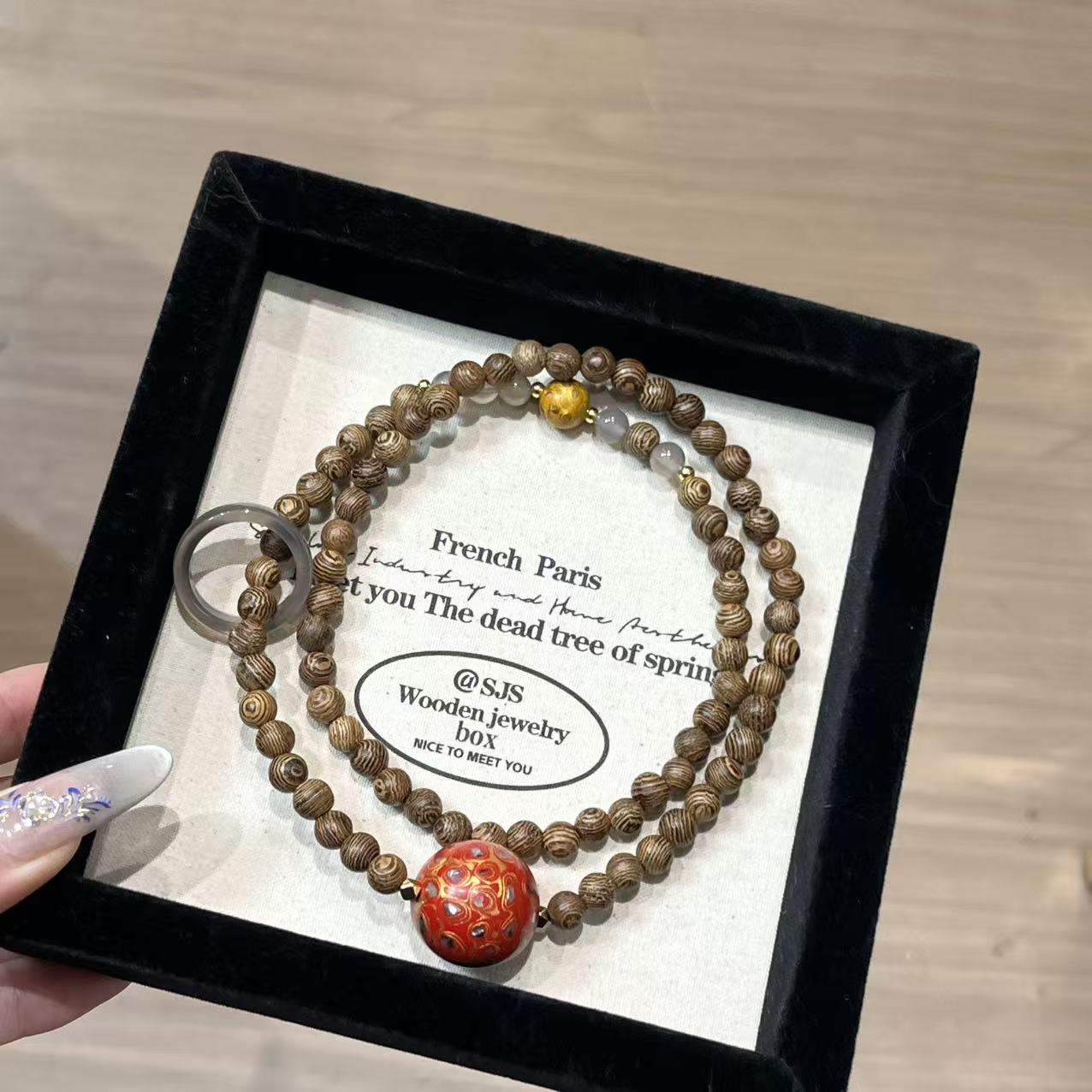 wood with lacquer bead