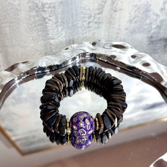 Chip wood with lacquer beads