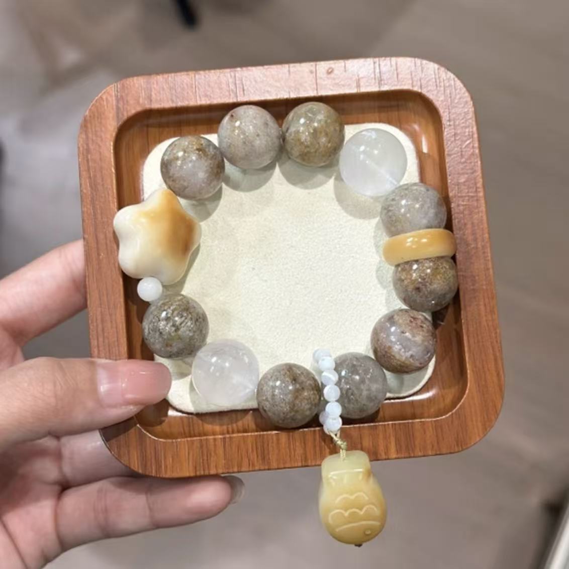 Full garden quartz with ivory nut star